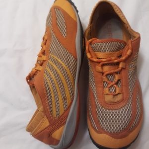 Merrell hiking athletic shoes size 8.5